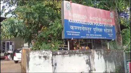 കൊല്ലം: സുഹൃത്തുമായി സംസാരിച്ച് നിൽക്കുന്നതിനിടെ യുവാവിന്റെ മൊബൈൽ ഫോൺ മോഷ്ടിച്ച പ്രതിയെ കണ്ണനല്ലൂർ പോലീസ് പിടികൂടി