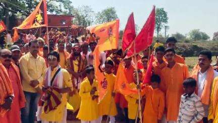 कान्हाचट्टी: कान्हाचट्टी के बकोईया गांव में शतचंडी यज्ञ के लिए भव्य कलश यात्रा निकली