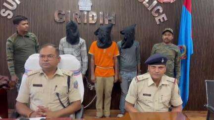 धनवार: पेट्रोल पंप में लाखों की चोरी का भंडाफोड़: 3 चोर गिरफ्तार, 8100 रुपये बरामद