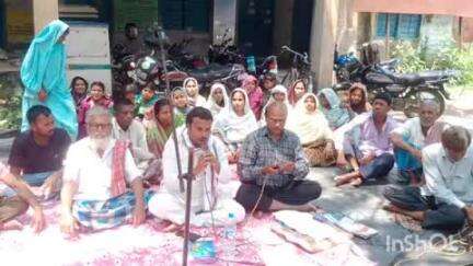 राजमहल: राजमहल प्रखंड कार्यालय के सामने पश्चिमी जामनगर पंचायत के ग्रामीणों ने किया धरना प्रदर्शन