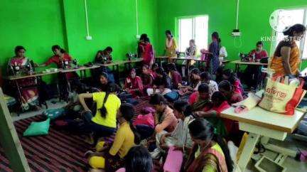 জয়পুর: আনন্দনগরে  গ্রামীণ মহিলাদের স্বশক্তিকরণ ও আর্থিক স্বনির্ভরতার লক্ষ্যে বিনামূল্যে সেলাই প্রশিক্ষণ
