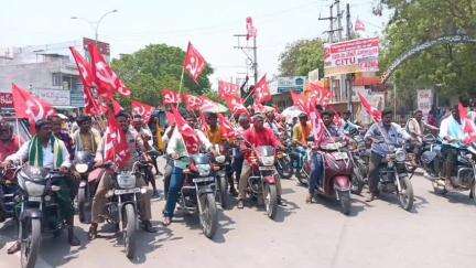 ఎమ్మిగనూరు: ఎమ్మిగనూరులో సిపిఐ ఎంఎల్ జిల్లా కార్యదర్శి నాగరాజు ఆధ్వర్యంలో కేంద్ర ప్రభుత్వం నల్ల చట్టాలను రద్దు చేయాలని ర్యాలీ