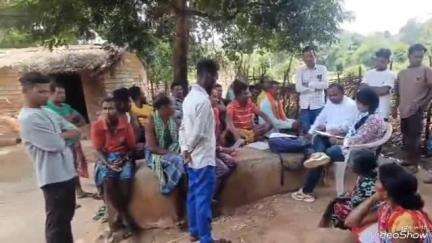 ପଟ୍ଟାଙ୍ଗୀ: ରାଜସ୍ବ ନିରୀକ୍ଷକଙ୍କ ଚାଲାଣପୁଟ ଗ୍ରାମ ଗସ୍ତ, ଉପସ୍ଥିତ ଥିଲେ ସରପଞ୍ଚ