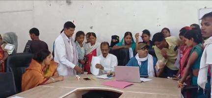बरवाडीह: बरवाडीह प्रखंड कार्यालय में मईया सम्मान योजना के आवेदन में त्रुटियों के सुधार के लिए विशेष शिविर आयोजित