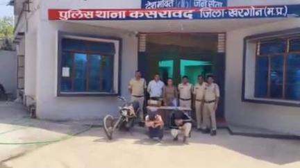 कसरावद: कसरावद पुलिस ने क्षेत्र में चोरी करने वाले 2 आरोपियों को गिरफ्तार किया, आरोपियों ने 3 चोरी की वारदातें कबूल कीं