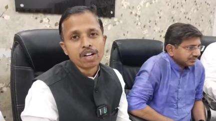 6 मई को रांची में राज्यव्यापी #संविधान #बचाओ #रैली की तैयारी हेतु हजारीबाग परिसदन में प्रेस वार्ता करते हुए।