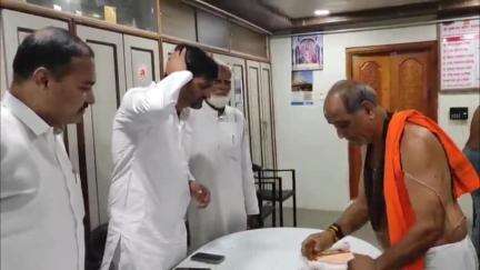 खुलताबाद: काँग्रेसचे प्रभारी कुणाल चौधरी यांनी घेतले श्री घृष्णेश्वराचे दर्शन