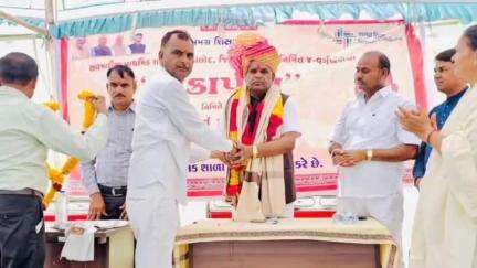 ઝાલોદ: કદવાળ  સહિત વિવિધ શાળાઓ ખાતે ધારાસભ્યના હસ્તે ખાતમુહૂર્ત અને લોકાર્પણ કરાયું