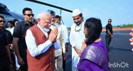 గుంటూరు: జిల్లాలోని వెలగపూడి సచివాలయం వద్ద ఏర్పాటుచేసిన హెలిప్యాడ్ వద్ద ప్రధానమంత్రిని కలిసిన గుంటూరు వెస్ట్ ఎమ్మెల్యే గళ్ళ మాధవి