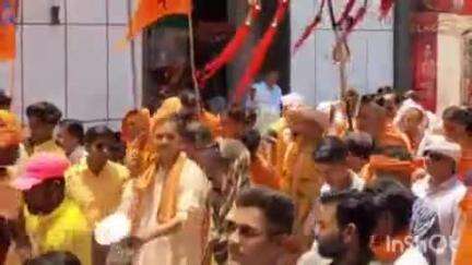 इटारसी: इटारसी के द्वारकाधीश मंदिर से युवा दशनाम गोस्वामी संगठन ने आदिगुरु शंकराचार्य जयंती पर विशाल शोभायात्रा निकाली