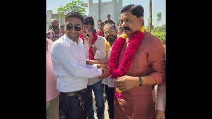 મહેમદાવાદ: ઘોડાસર અને સાદરા ગામોમાં રસ્તાના નવીનીકરણ કામોના  ધારાસભ્યશ્રી એવા અર્જુનસિંહ ચૌહાણના હસ્તે કરાયું હતું ખાતમુહર્ત