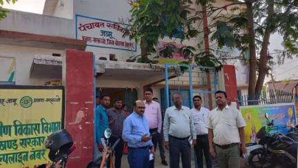 मरकच्चो: मरकच्चो प्रखंड मुख्यालय में पंचायती राज विभाग की योजनाओं की समीक्षा बैठक