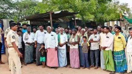 మంత్రాలయం: వాహనదారులు రోడ్డు భద్రత నియమాలు తప్పనిసరిగా పాటించాలి: పెద్ద కడబూరు ఎస్సై నిరంజన్ రెడ్డి
