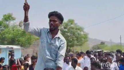 ఆలూరు: హాలహర్విలో సవరమ్మ లక్ష్మమ్మ దేవతల విగ్రహ ప్రతిష్టాపనలో పాల్గొన్న ఎమ్మెల్యే విరుపాక్షి