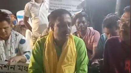 খড়গপুর ১: উচ্ছেদ নোটিশের বিরুদ্ধে উত্তাল খড়্গপুর, রেলের DRM অফিস ঘেরাও করে ধরনা মঞ্চ