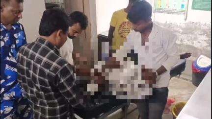 আউশগ্রাম ১: ঝাঁড়ুলে সড়ক দুর্ঘটনায় গুরুতর জখম বাইক আরোহী, তাকে চিকিৎসার জন্য গুসকরা স্বাস্থ্যকেন্দ্রে নিয়ে আসে পুলিশ