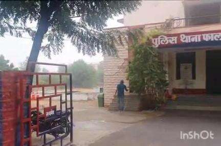 बाली: फालना में जमीन विवाद में खेत की तारबंदी तोड़ी, JCB से की तोड़फोड़, डेढ़ लाख का नुकसान, पुलिस में शिकायत दर्ज