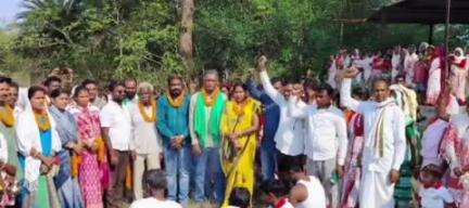 पोटका: टांगरसाई गांव में विधायक संजीव सरदार ने जाहेरथान घेराबंदी कार्य का किया शिलान्यास