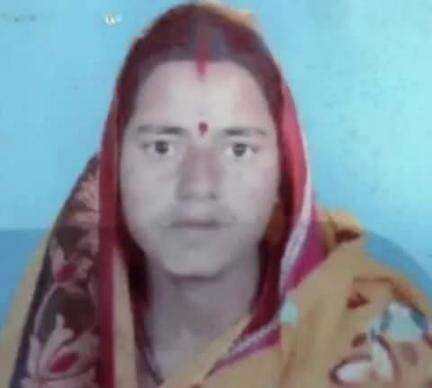 पोटका: जुड़ी पहाड़ी गांव के सोनपोस टोला में पत्नी पर चापड़ से हमला कर व्यक्ति ने आत्महत्या की