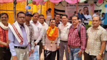 पुसौर: एकताल में 40 साल शिक्षा देने के बाद प्रधान पाठक हुए सेवानिवृत्त, साथियों ने दी भावभीनी विदाई