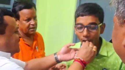 কাঁথি ১: কাঁথির মডেল ইনস্টিটিউসার ছাত্র সুপ্রতীক মান্না কে সম্বর্ধনা দিল কাঁথির সাংসদ সৌমেন্দু অধিকারী
