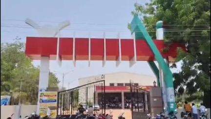 మిర్యాలగూడ: పట్టణంలో కళాభారతి ఆడిటోరియం పేరు మార్చడం పట్ల ఆగ్రహం వ్యక్తం చేసిన మాజీ ఎమ్మెల్యే నల్లమోతు భాస్కరరావు
