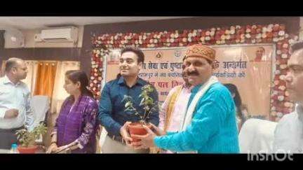 तुलसीपुर: विधायक तुलसीपुर कैलाश नाथ शुक्ला कलेक्ट्रेट में आंगनबाड़ी कार्यकत्रियों के नियुक्ति पत्र कार्यक्रम में शामिल हुए