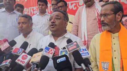 সিউড়ি ১: কলকাতা থেকে দিলীপ গাঙ্গুলি, একাধিক বিষয় নিয়ে বক্তব্য দিলেন রাজ্যে বিজেপি নেতা শ্রমিক ভট্টাচার্য