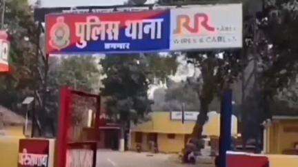 तमनार: बरभाठा चौक पर सार्वजनिक स्थान पर शराब पी रहे कुछ व्यक्तियों को पुलिस ने रेड कार्रवाई कर किया गिरफ्तार