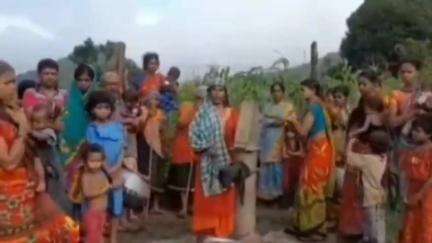 ଫୁଲବାଣୀ ସହର: କୁମ୍ଭେଗୁଡା ଗ୍ରାମରେ ଦେଖିବାକୁ ମିଳିଛି ଜଳ ସମସ୍ୟା, ଗ୍ରାମ ପରିସରରେ ପ୍ରତିକ୍ରିୟା ରଖିଲେ ଗ୍ରାମର ମହିଳା #jansamasya