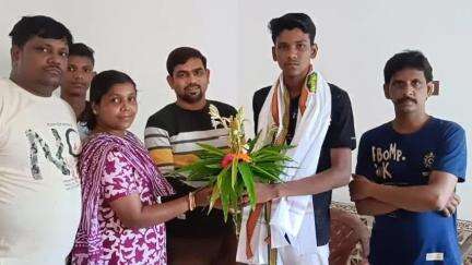 খয়রাশোল: মাধ্যমিকে নজরকাড়া সাফল্য, নাকড়াকোন্দা উচ্চ বিদ্যালয়ের প্রথম রিতম দাস