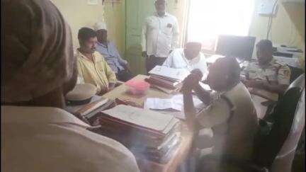 ಬಸವಕಲ್ಯಾಣ: ಮಂಗಗಳ ನಿಯಂತ್ರಣಕ್ಕೆ ಕ್ರಮಕೈಗೊಳ್ಳಿ, ನಗರದಲ್ಲಿ ಅರಣ್ಯ ಇಲಾಖೆ ಅಧಿಕಾರಿಗಳಿಗೆ ಬಗದೂರಿ ಗ್ರಾಮದ ರೈತರ ಒತ್ತಾಯ
