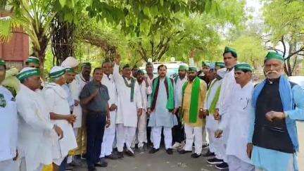 दिल्ली से आए राष्ट्रीय अध्यक्ष जी ठाकुर धर्मेंद्र सिंह भारतीय किसान यूनियन महाशक्ति प्रदेश अध्यक्ष राम जगदीश दांगी भारतीय किसान यूनियन महाशक्ति के सभी पदाधिकारी ने मिलकर मध्य प्रदेश को शक्तिशाली बनाने का संकल्प लिया जय जवान जय किसान