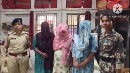 बक्सर: खलासी मुहल्ला में शराब छिपाकर रखी, छापेमारी करने गई पुलिस के साथ मारपीट, मामला दर्ज, 3 महिला तस्कर गिरफ्तार