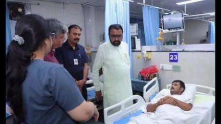 मेहकर: केंद्रीयमंत्री जाधव यांनी नक्षलवाद्यांच्या स्फोटात जखमी झालेले जिल्ह्याचे सुपुत्र सागर बोराडे यांची घेतली दिल्लीत भेट