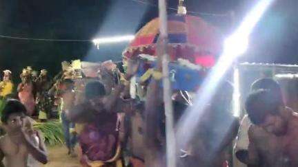 வேடசந்தூர்: காக்காதோப்பூரில் மேல்மாத்தினிபட்டி ஸ்ரீகந்தன்கும்மி நடனம்