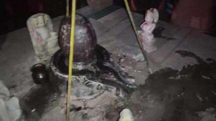 जलेसर: गांव बोर्रा खुर्द में अराजक तत्वों ने मंदिर में की तोड़फोड़, मूर्तियों को किया खंडित, अवागढ़ पुलिस जांच में जुटी