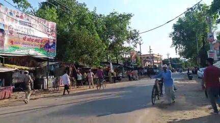 नोखा: नोखा बस स्टैंड पर प्रधानमंत्री आगमन को लेकर सुरक्षा व्यवस्था के तहत मजिस्ट्रेट के साथ पुलिस बल तैनात किए गए