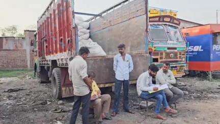 ગોધરા: તાલુકાના દારૂનીયા રોડ સિમલા પાસે શઁકાસ્પદ  ચોખા નો મોટો જથ્થો ઝડપાયા