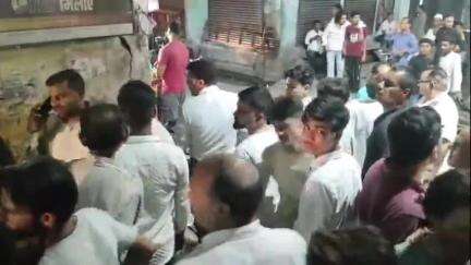 अमरोहा: अमरोहा शहर में महिलाओं की गैंग आयुष्मान कार्ड के नाम पर लोगों के साथ कर रही फर्जीबाड़ा, लोगों ने घेरा, जमकर हुआ हंगामा