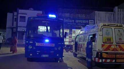 मैहर ढाबे के समीप NH-30 पर अज्ञात वाहन ने बाइक में मारी टक्कर, ग्राम महुडर के सरपंच व एक युवक को आई चोट