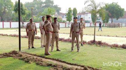 उन्नाव: पुलिस लाइन में एसपी दीपक भूकर ने साप्ताहिक परेड की ली सलामी व परेड का किया निरीक्षण