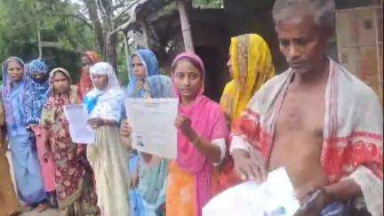 শিলচর: বড়খলার চাঁদপুর G.P-র ৯৫ নং বুথে অরুণোদয় প্রকল্পের সুবিধা দেওয়ার দাবি আবেদনপ্রার্থীরা