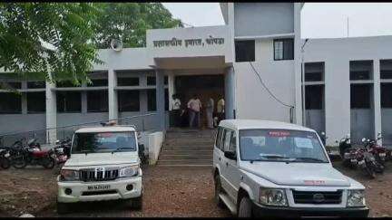 चोपडा: चोपडा येथील नवीन तहसील कारणाच्या आवारातून दोन ट्रॅक्टरच्या स्टार्टरची चोरी, चोपडा शहर पोलिसात गुन्हा दाखल