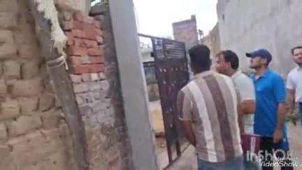 बेहट: बादशाहीबाग में बिजली विभाग की टीम ने दो दर्जन से ज्यादा बकायेदारों के कनेक्शन काटने की कार्रवाई की