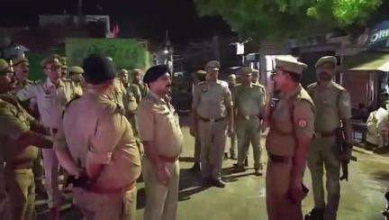 कालपी: कालपी नगर में शुक्रवार की नमाज को लेकर देर रात एसपी ने पुलिस बल के साथ सुरक्षा व्यवस्था का लिया जायजा, दिए कड़े निर्देश