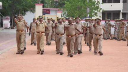 ललितपुर: पुलिस अधीक्षक ने साप्ताहिक परेड का निरीक्षण किया, संबंधित को दिए आवश्यक दिशा-निर्देश