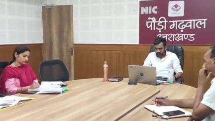 पौड़ी: राजस्व वसूली में धीमी प्रगति पर डीएम ने दी सख़्त चेतावनी, बड़े बकायेदारों पर तेजी से करें वसूली