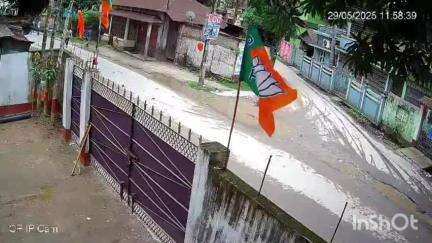 কোচবিহার ১: BJP নেতার বাড়িতে যারা হামলা চালিয়েছে তারা তৃণমূল কর্মী নয়, মন্দার মোড় সংলগ্ন নিজ বাসভবন থেকে বললেন প্রাক্তন সাংসদ