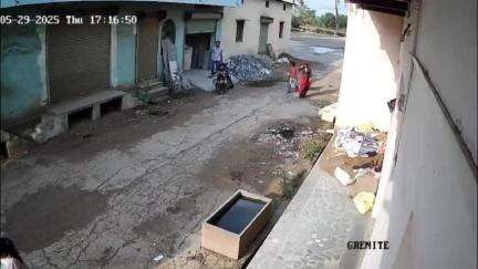 गंगधार: चौमहला में एक अज्ञात महिला ने खरीद-फरोख्त के नाम पर पानी पीने के बहाने की ठगी, सोने की बालियां व रुपए लेकर हुई फरार